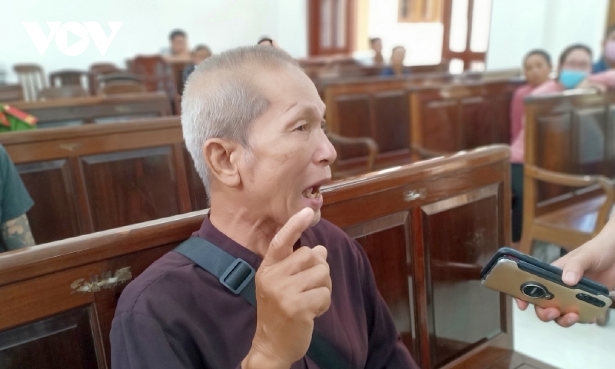 Y án sơ thẩm vụ lão nông 79 tuổi quỳ ở toà xin được xét xử